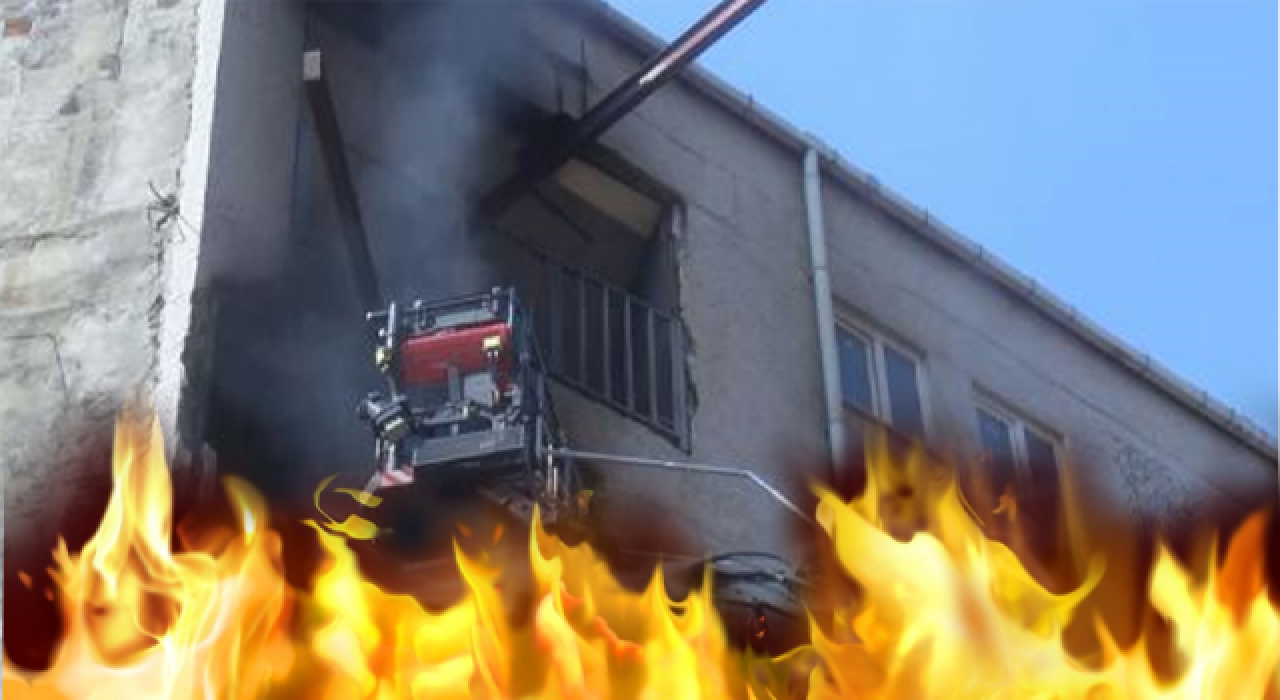 Kağıthane'de imalathanede yangın: İşçiler merdiven yüzünden birinci katta mahsur kaldı