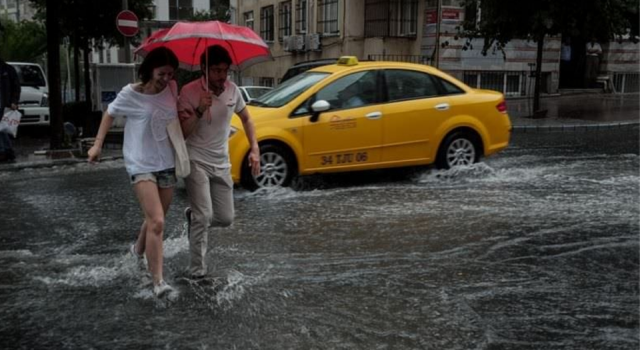 Meteoroloji'den Marmara bölgesi için kuvvetli sağanak yağış uyarısı