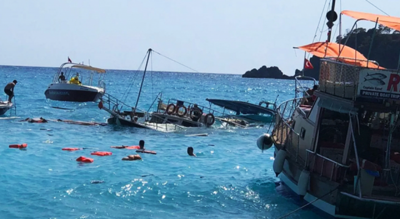 Muğla'da tur teknesi battı
