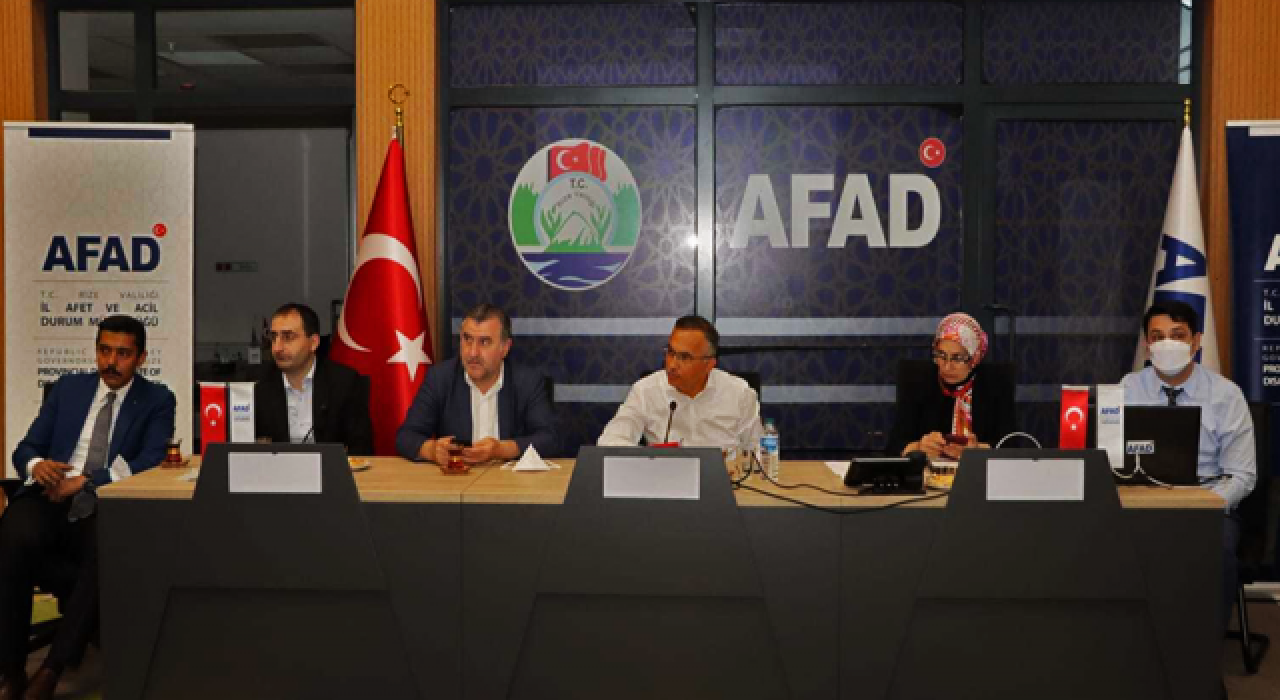 Rize'de olası sel, toprak kayması gibi risklere karşı kriz masası kuruldu