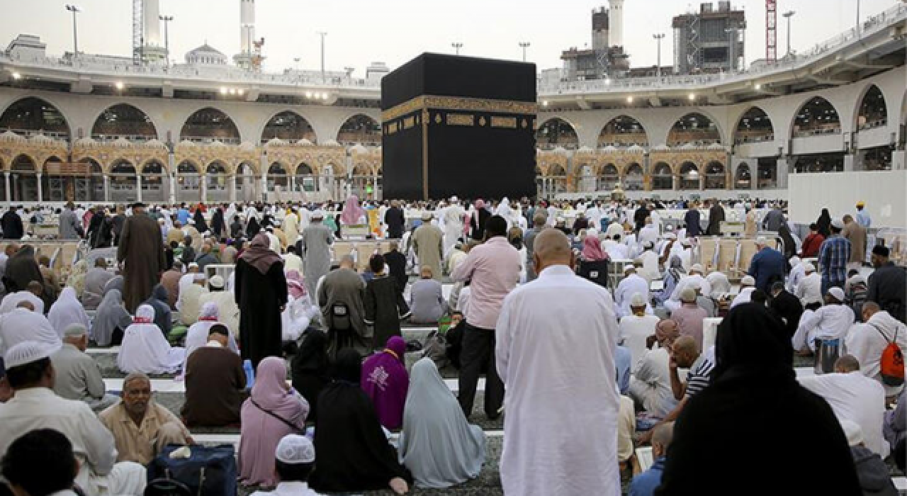 Suudi Arabistan duyurdu; tam aşılanmış yabancılar umre ziyareti yapabilecek