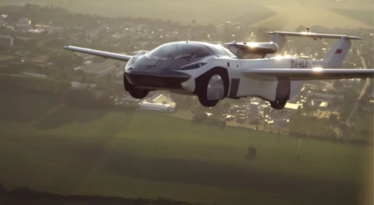 Uçan otomobil AirCar'dan test uçuşu