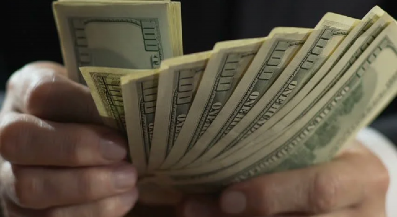 Yüksek faiz de yetmedi! İlk yarıda 8.5 Milyar Dolar kaçtı!