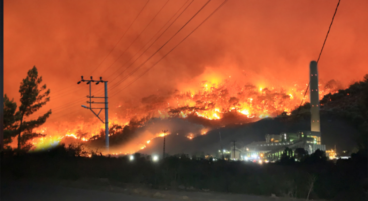 Bodrum sönmüyor! Alevler santralin dibinde