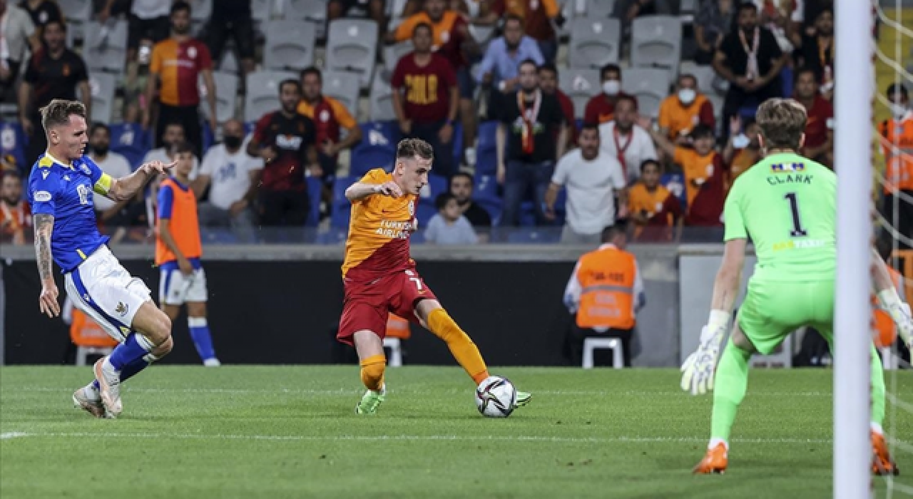 Galatasaray, 10 kişi kaldığı maçta St. Johnstone ile 1-1 berabere kaldı