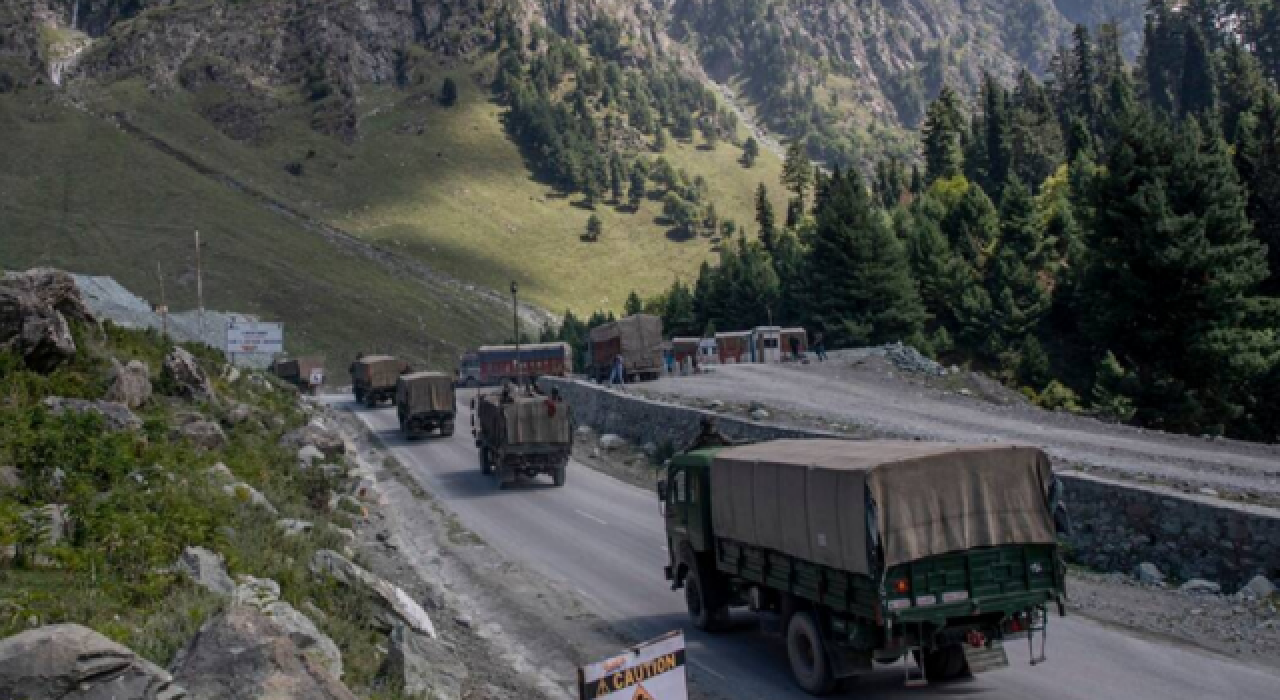 Hindistan ve Çin, sınırın gerginlik yaşadıkları bölgesinden askerlerini çekti