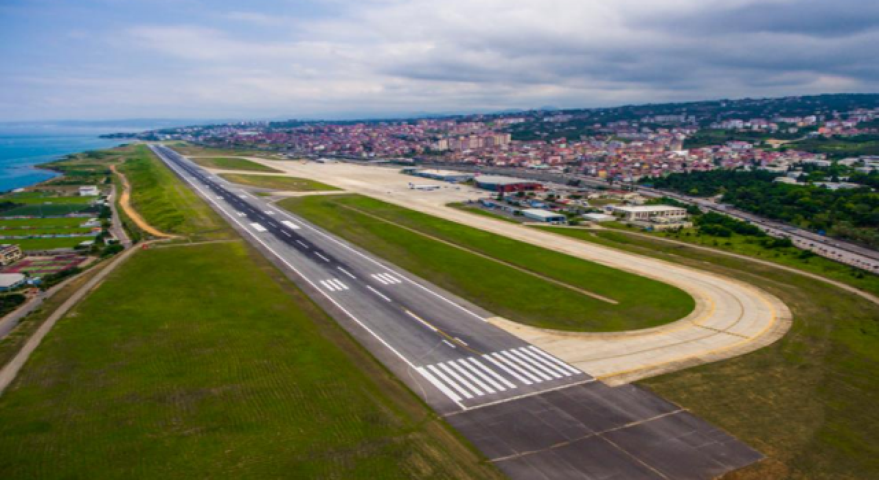 Makyol İnşaat'ın 58 milyona onardığı Trabzon havalimanı pisti bir yılda çatladı