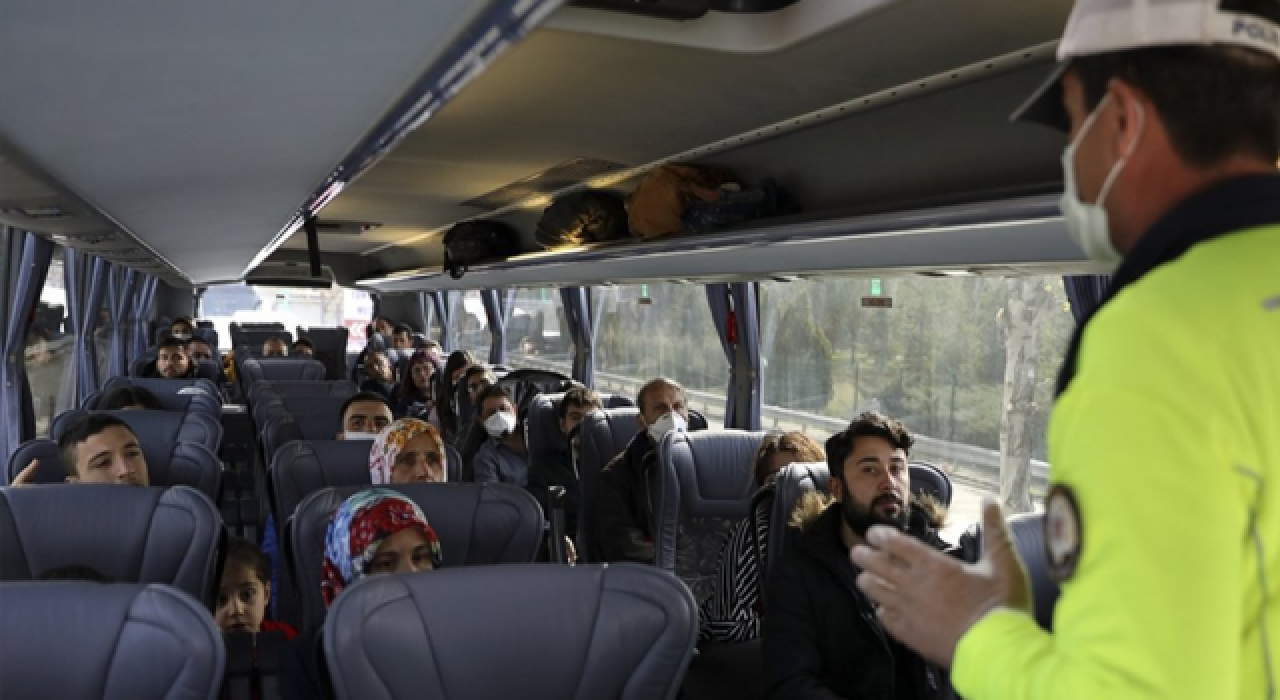 Seyahat ederken yakandılar biri pozitif ikisi temaslı