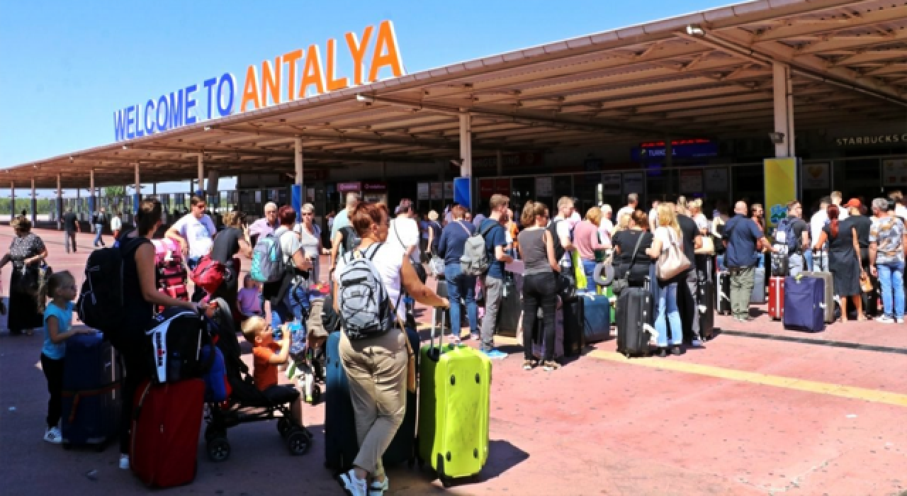 Antalya'ya 5 milyonun üzerinde yabancı turist geldi