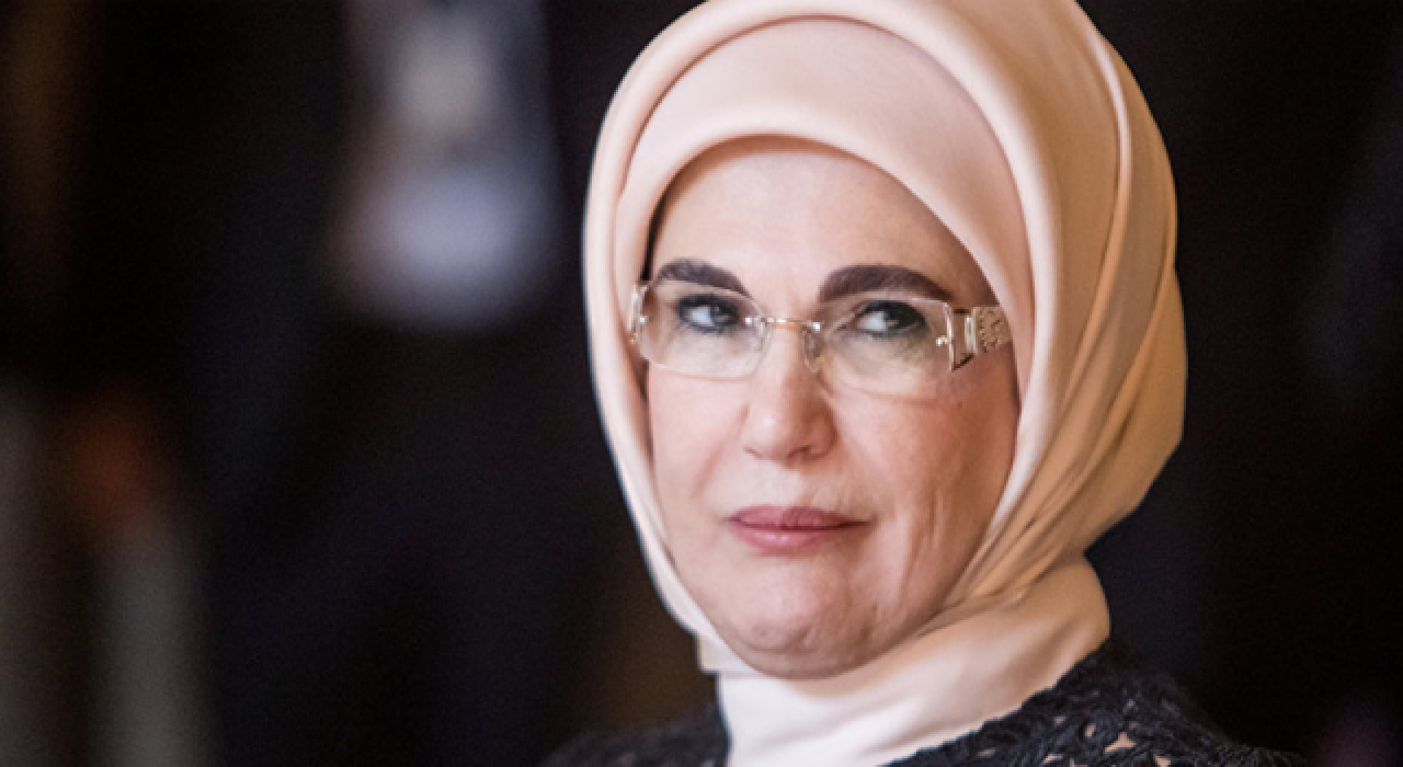 Cumhurbaşkanı'ndan sonra eşi Emine Erdoğan'ın da ilk kitabı satışa çıkıyor