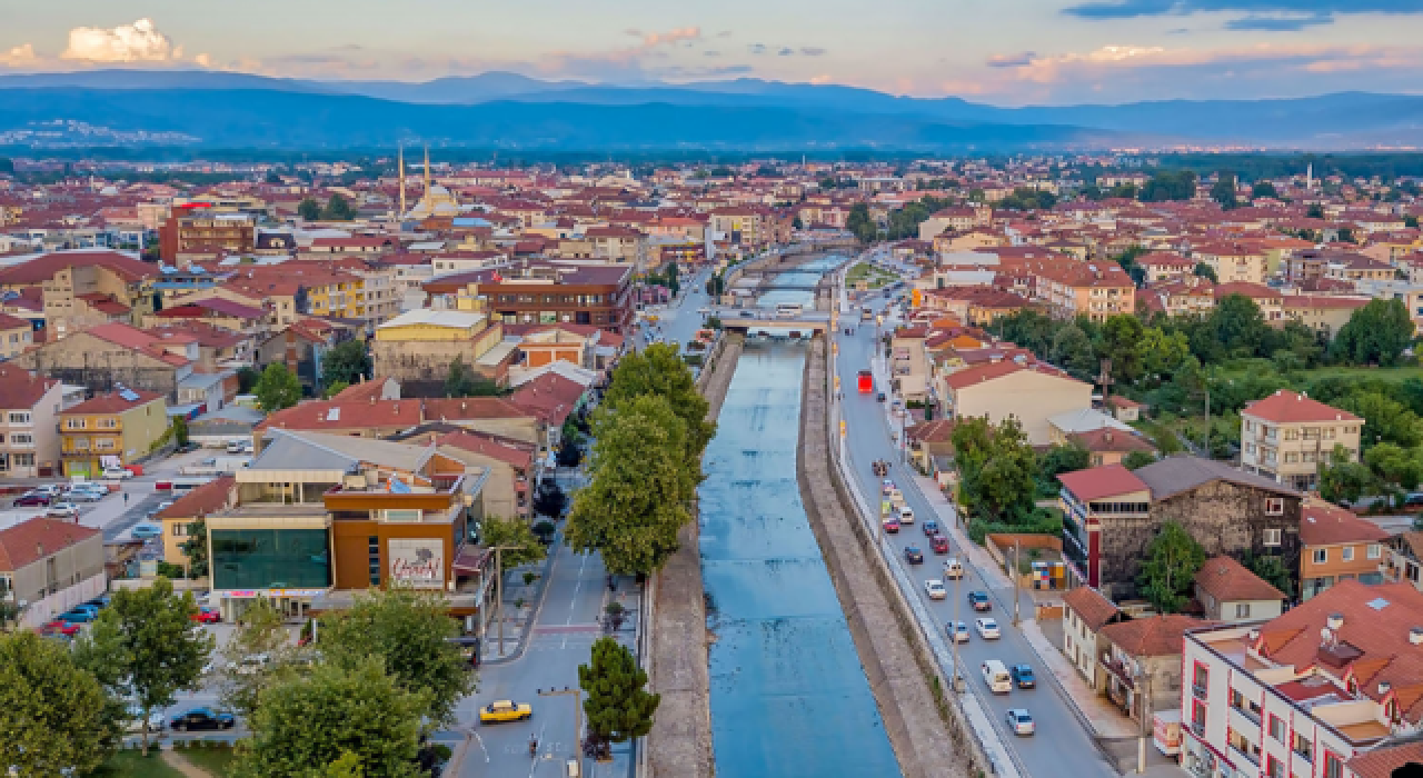 Düzce'de ev sahipleri öğrencilerden "emlakçıyım" diyerek komisyon alıyor!