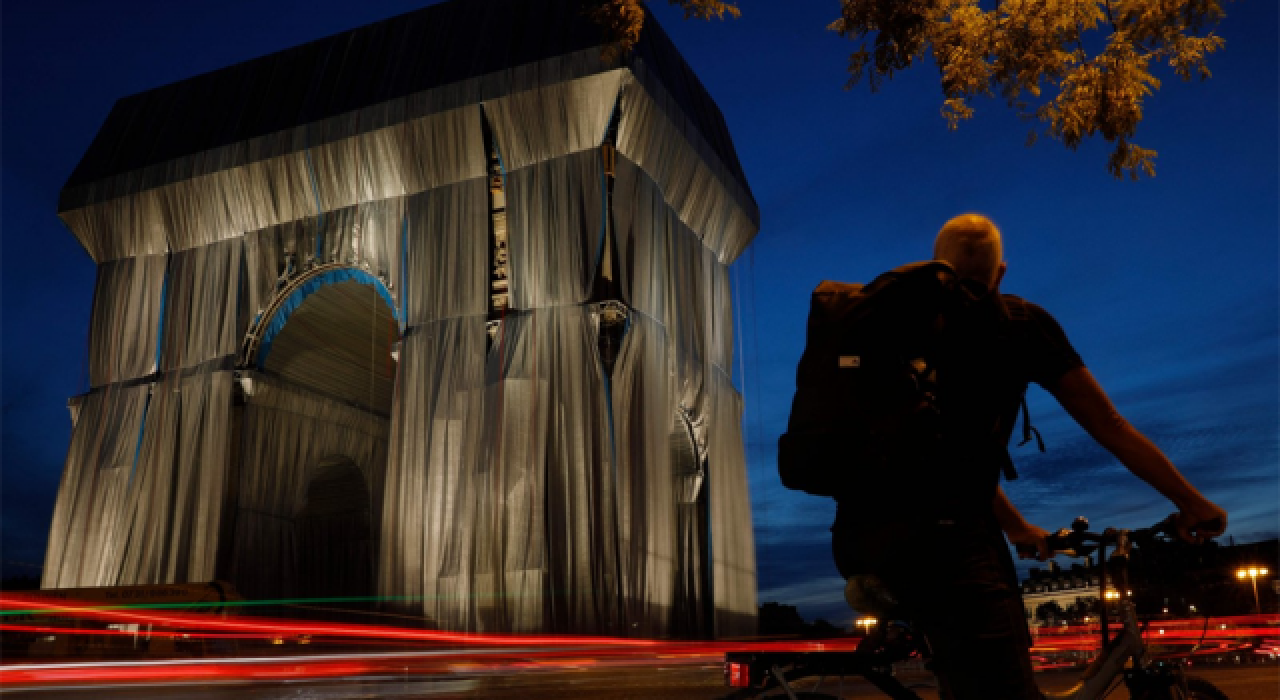 Paris'in ünlü anıtı ambalajla sarıldı