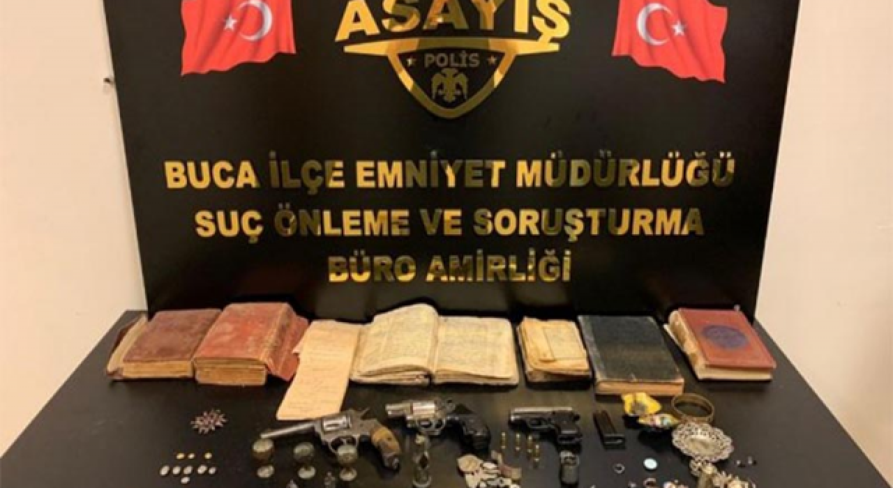 Polisin durdurduğu kadının çantasında 95 tarihi eser çıktı