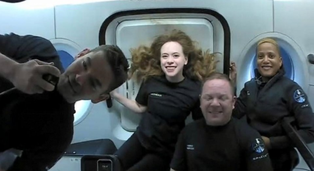 SpaceX: Inspiration4 astronotları yörüngeden dünyaya döndü
