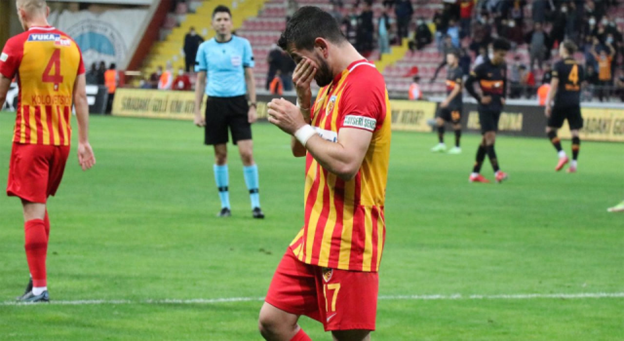 Tuttuğu takıma gol atınca ağladı