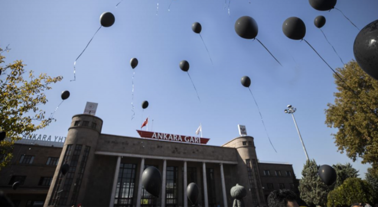 "Ankara Gar Katliamı"nda yaşamını yitirenler anıldı