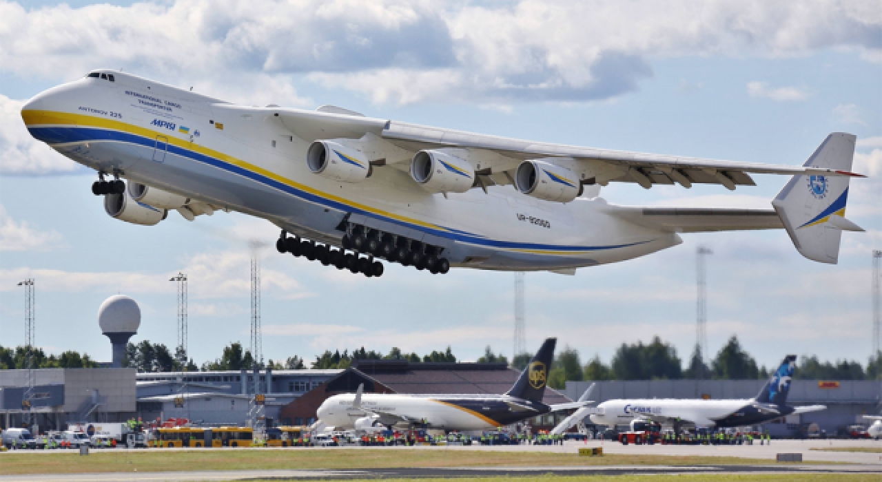 Dünyanın en büyük kargo uçağı İstanbul Havalimanı'nda