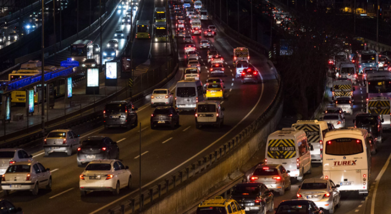 İstanbul'da trafik yoğunluğu yüzde 74'e yükseldi