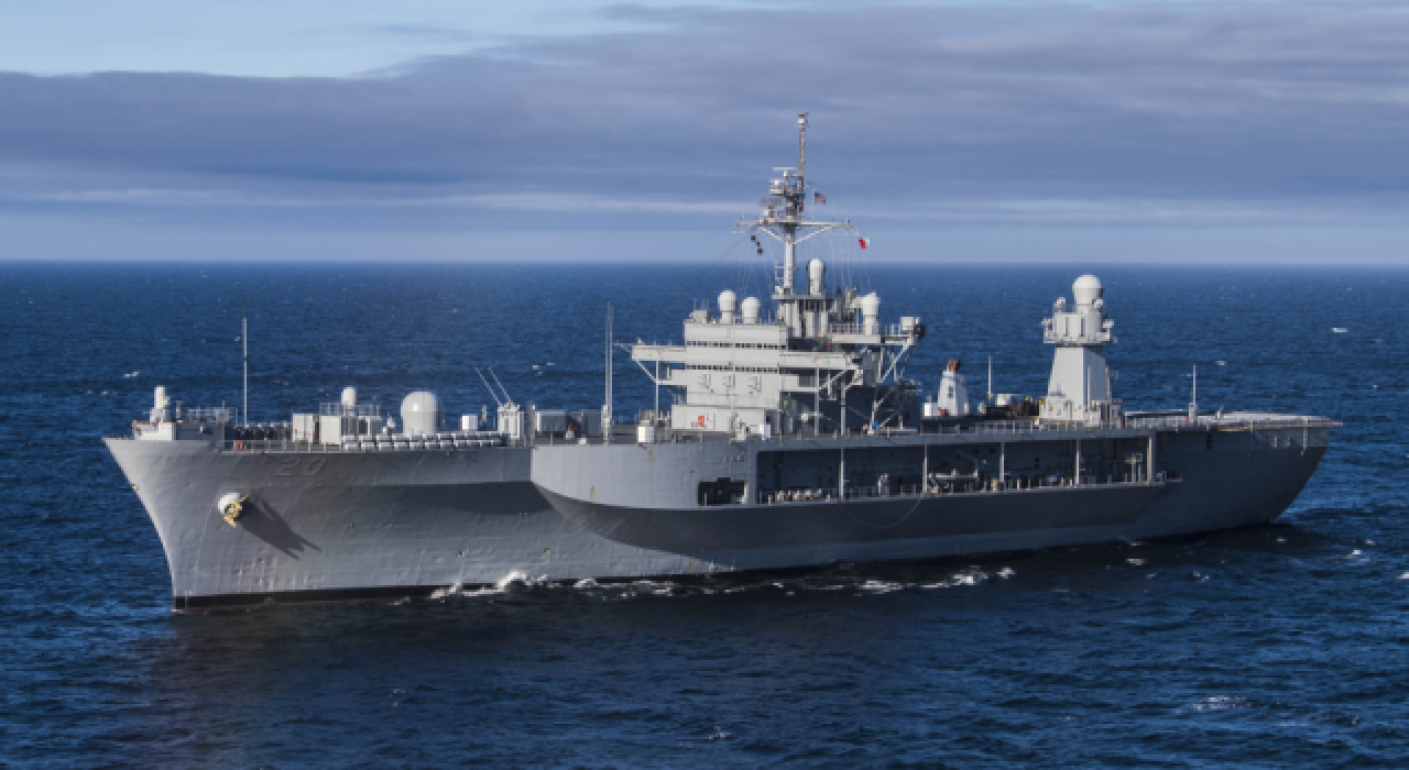 Amerikan savaş gemisi Sarayburnu Limanı'na demirledi