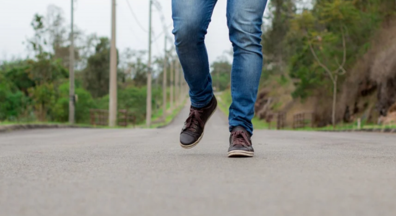 Yer Adana: Yolda yürüyen bir kişi, bıçaklı saldırıya uğradı