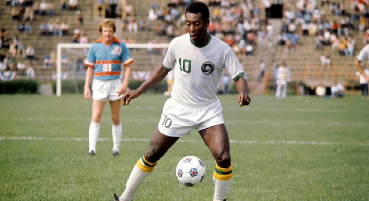 Futbol efsanesi Pele, hastaneye kaldırıldı