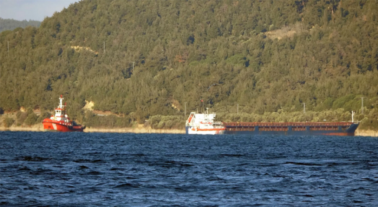 Çanakkale Boğazı'nda bir gemi karaya oturdu