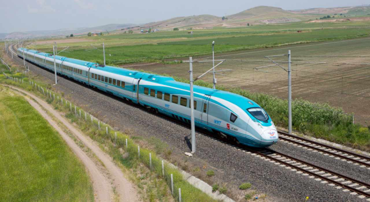 İngiltere'den Ankara-İzmir hızlı tren hattı için kredi