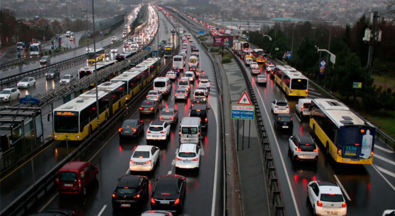 İstanbul'da trafik yoğunluğu yüzde 76