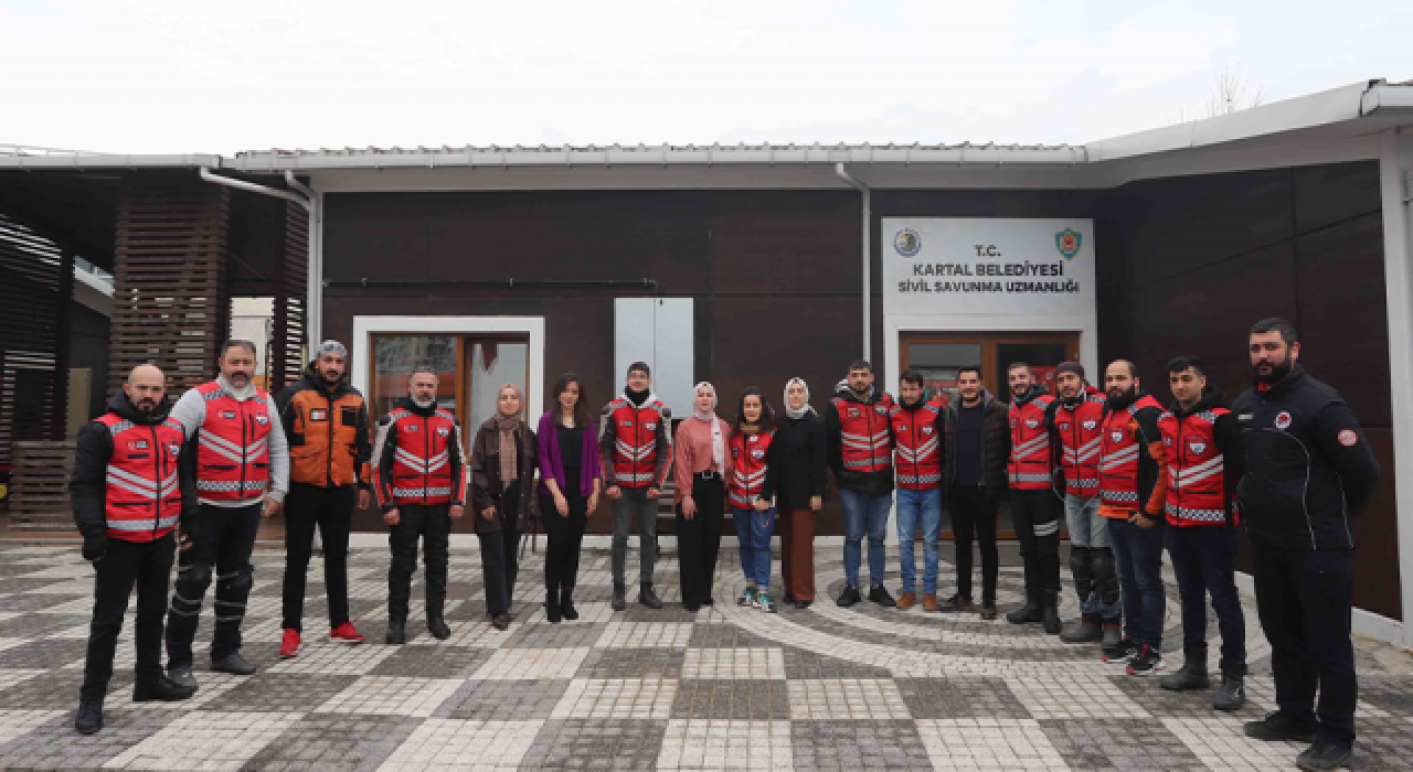 Kartal’da Afet gönüllüsü motosikletli kuryelere eğitim verildi