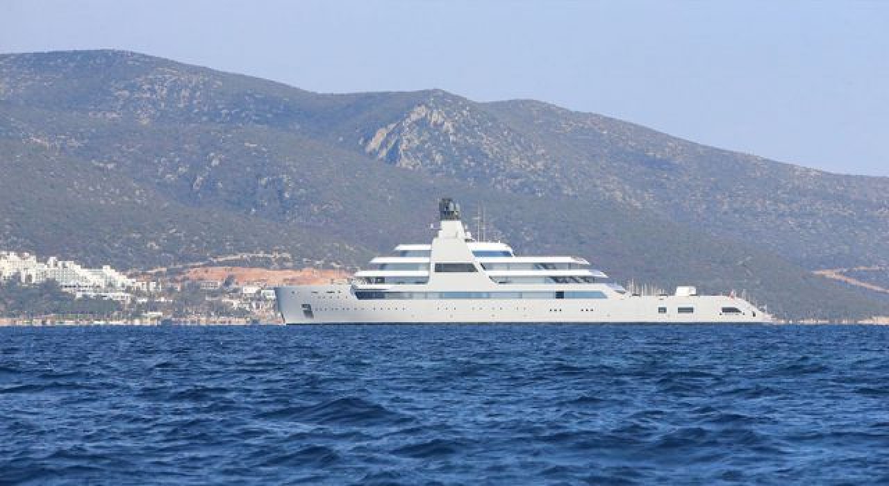 Rus milyarder Abramoviç'in yatı Bodrum'a yanaştırıldı