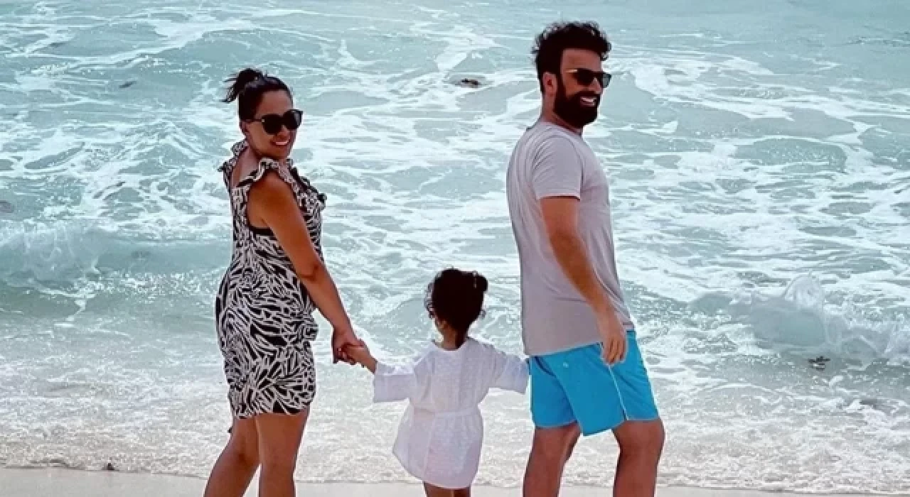 Tarkan eşi Pınar Tevetoğlu ve kızı Liya ile tatilde