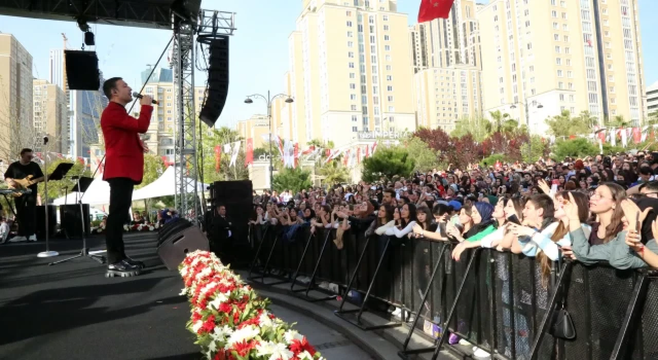 Ataşehirliler 23 Nisan’ı Oğuzhan Koç konseriyle kutladı