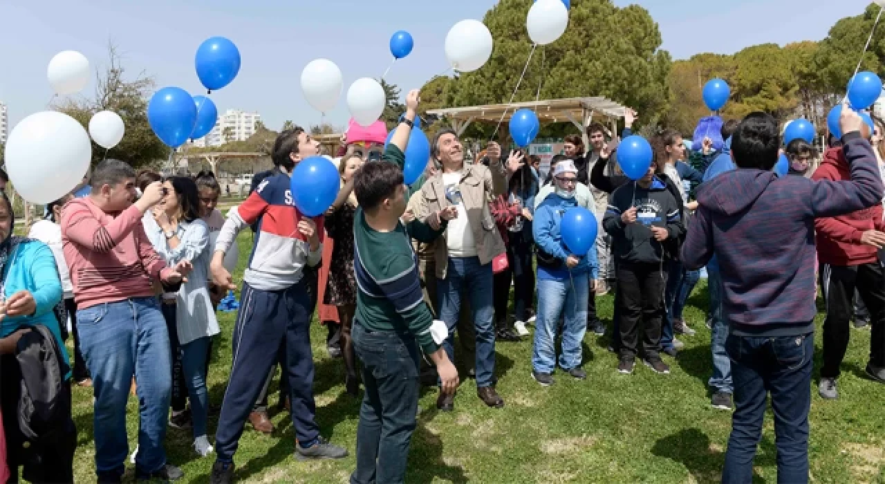Balonlar otizmde farkındalık için havalandı