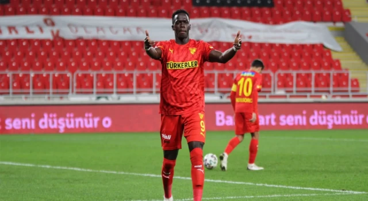 Göztepe SK oyuncusu Cherif Ndiaye, Shangai Port'a transfer oldu