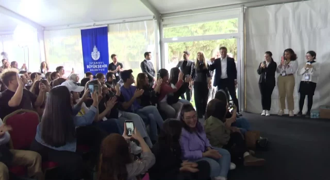 Ekrem İmamoğlu 24 farklı üniversiteden gençlerle bir araya geldi