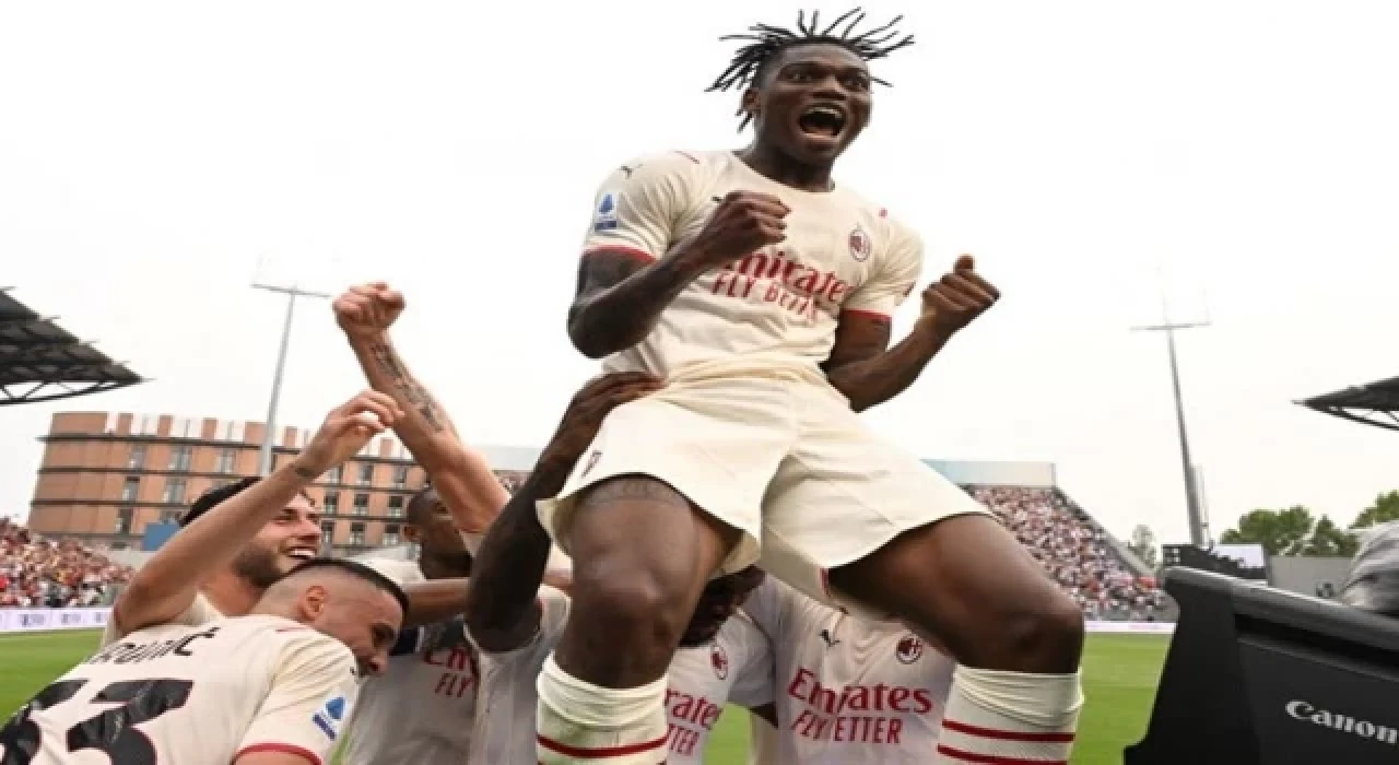 İtalya Birinci Futbol Ligi’nde Milan şampiyon oldu