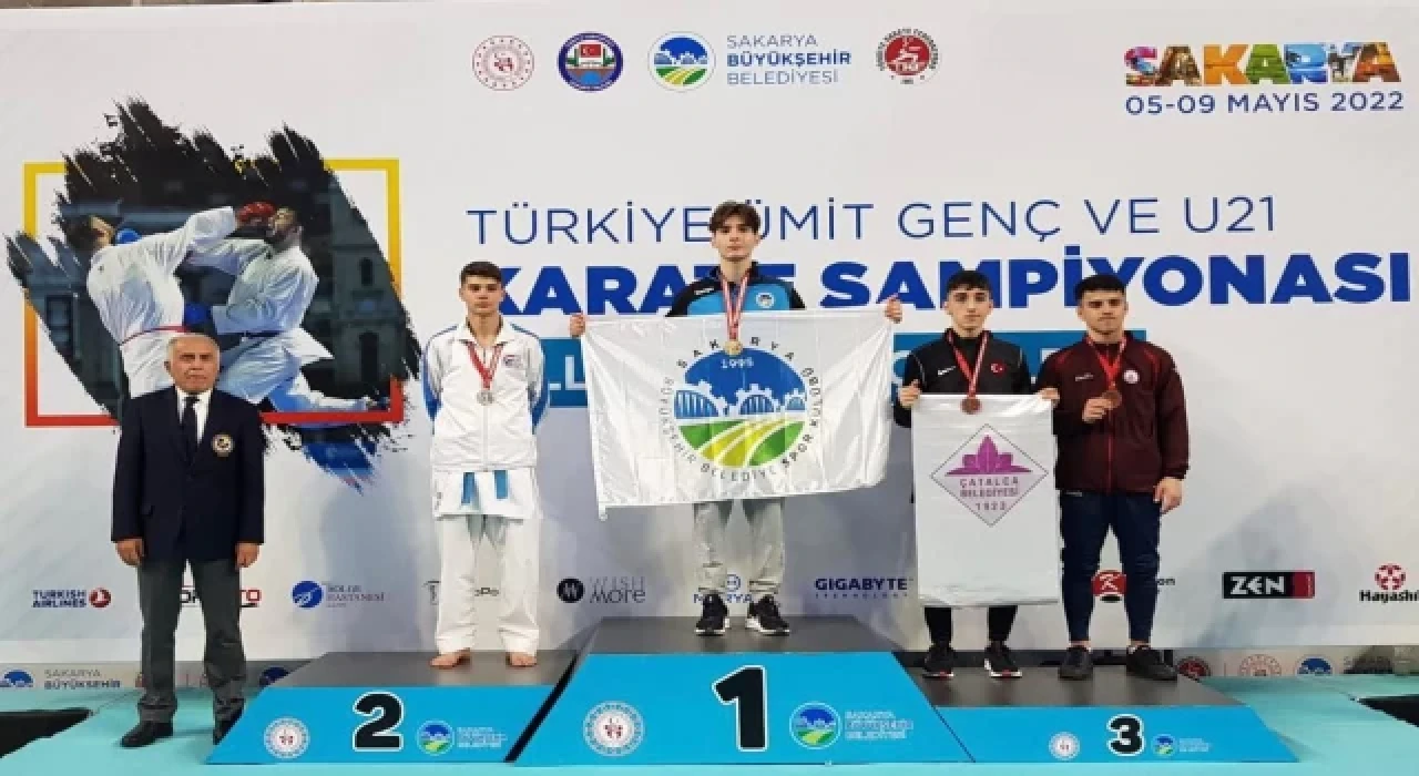Karate şampiyonasına Büyükşehirli sporcular damga vurdu