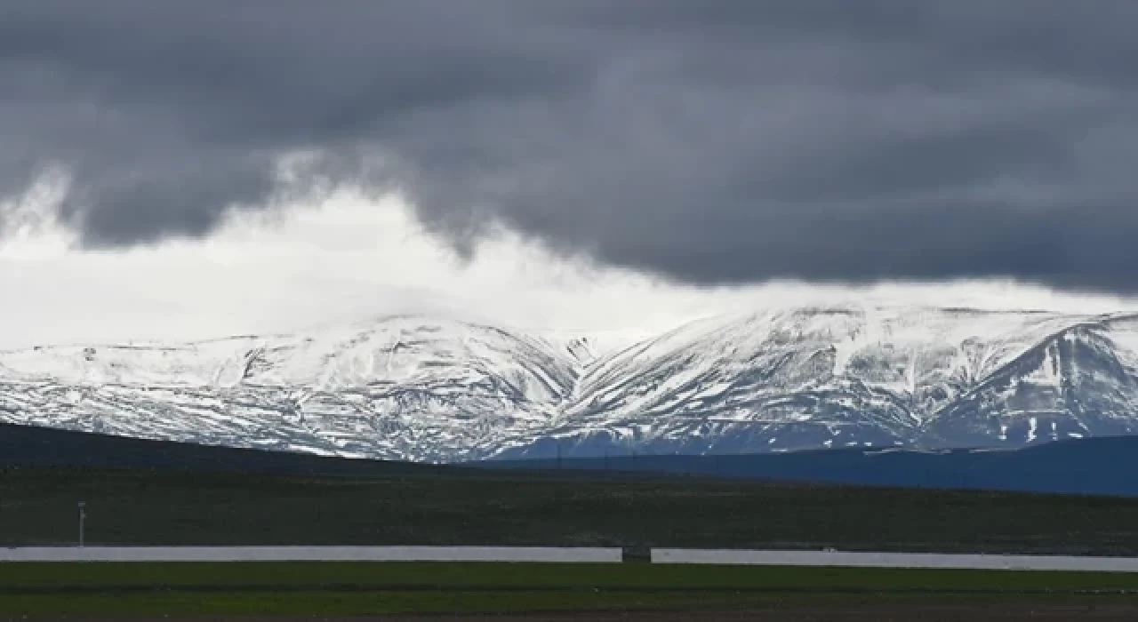 Kars’ın yüksek kesimleri karla kaplandı