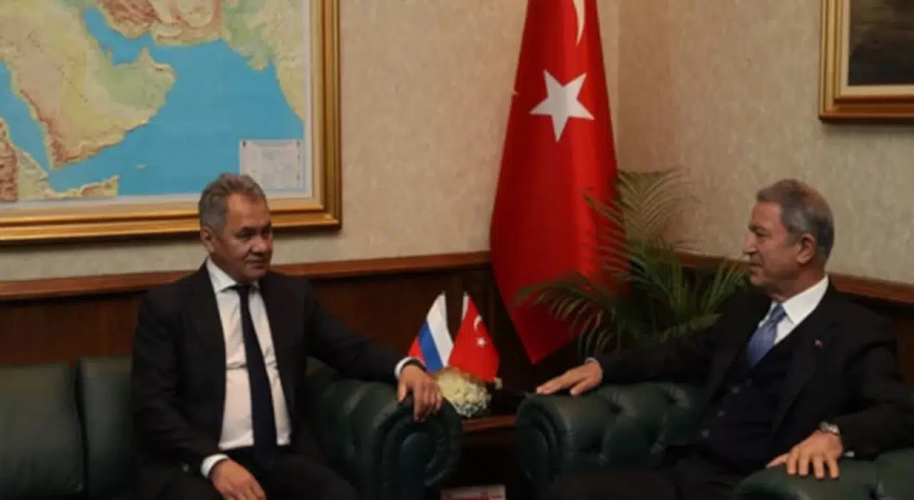 Hulusi Akar, Rus mevkidaşı Soygu ile telefonda görüştü