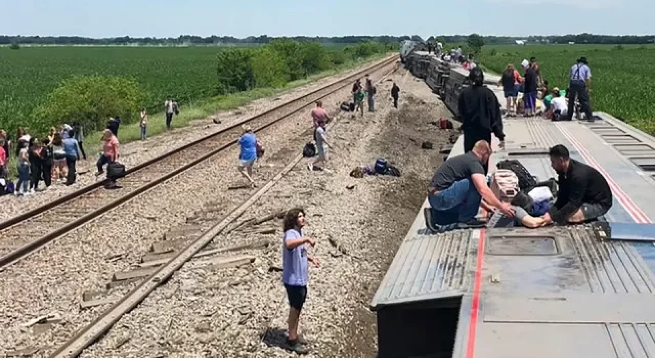 ABD'de 243 yolculu tren raydan çıktı: 3 ölü