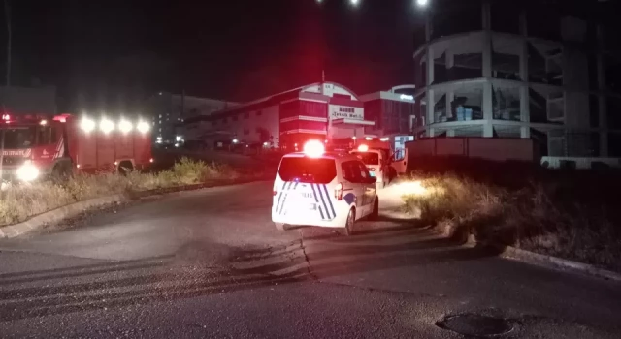 Esenyurt'ta kimyasal madde dolu tank devrildi