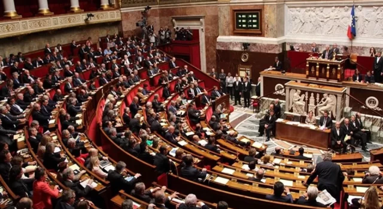 Fransa'da ilk defa bir kadın, meclis başkanı seçildi