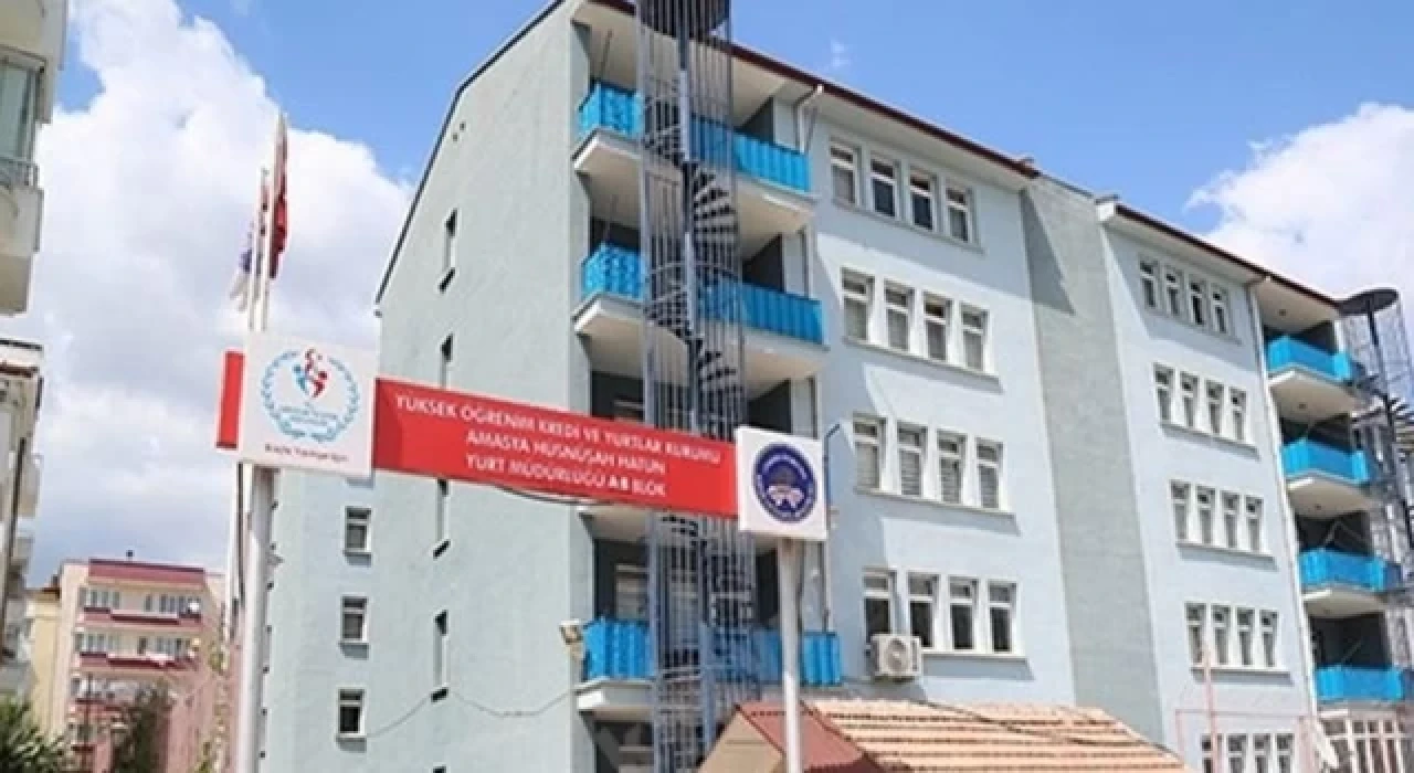 Kız öğrenci yurdunda skandal uyarı yazısı: 'Erkeklerle yurt etrafında vedalaşmayın'