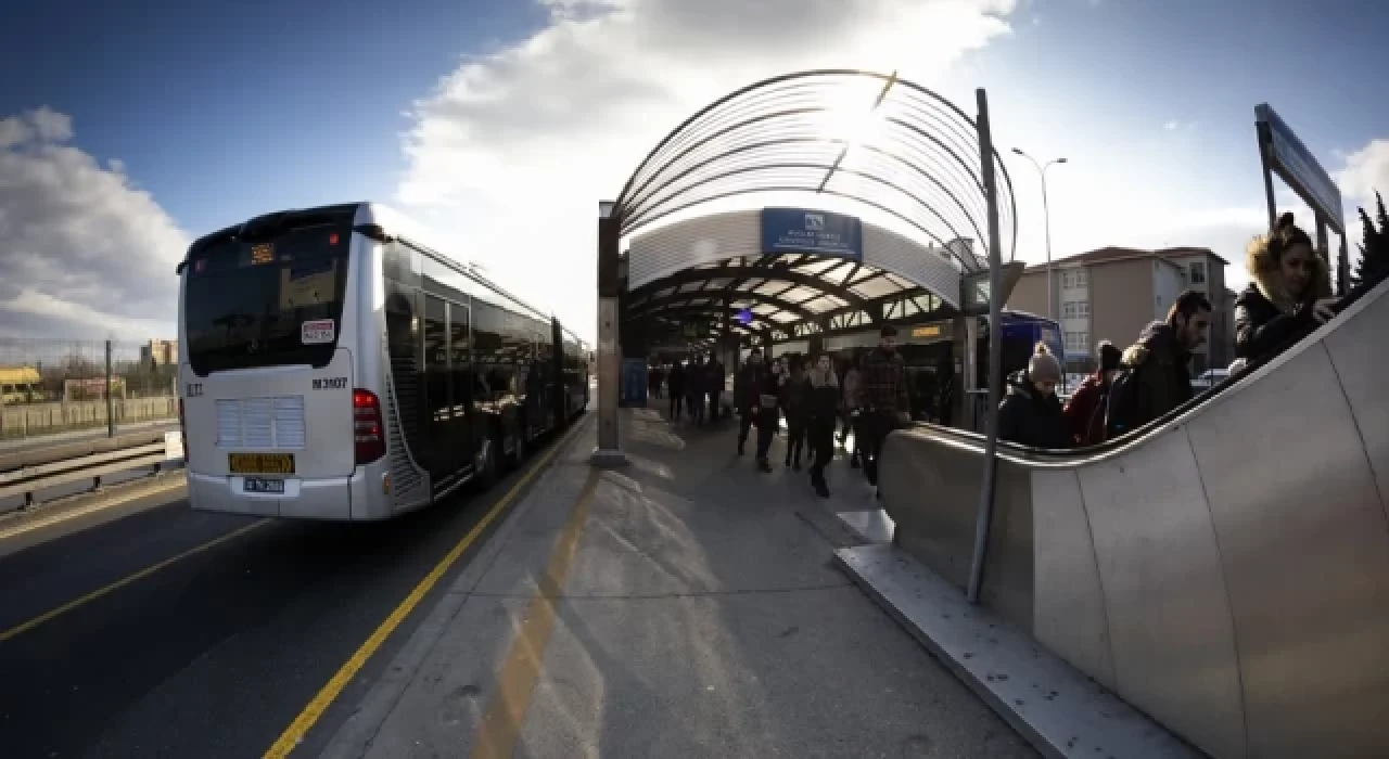 Sağlık çalışanlarına ücretsiz toplu taşıma hakkı bugün sona eriyor