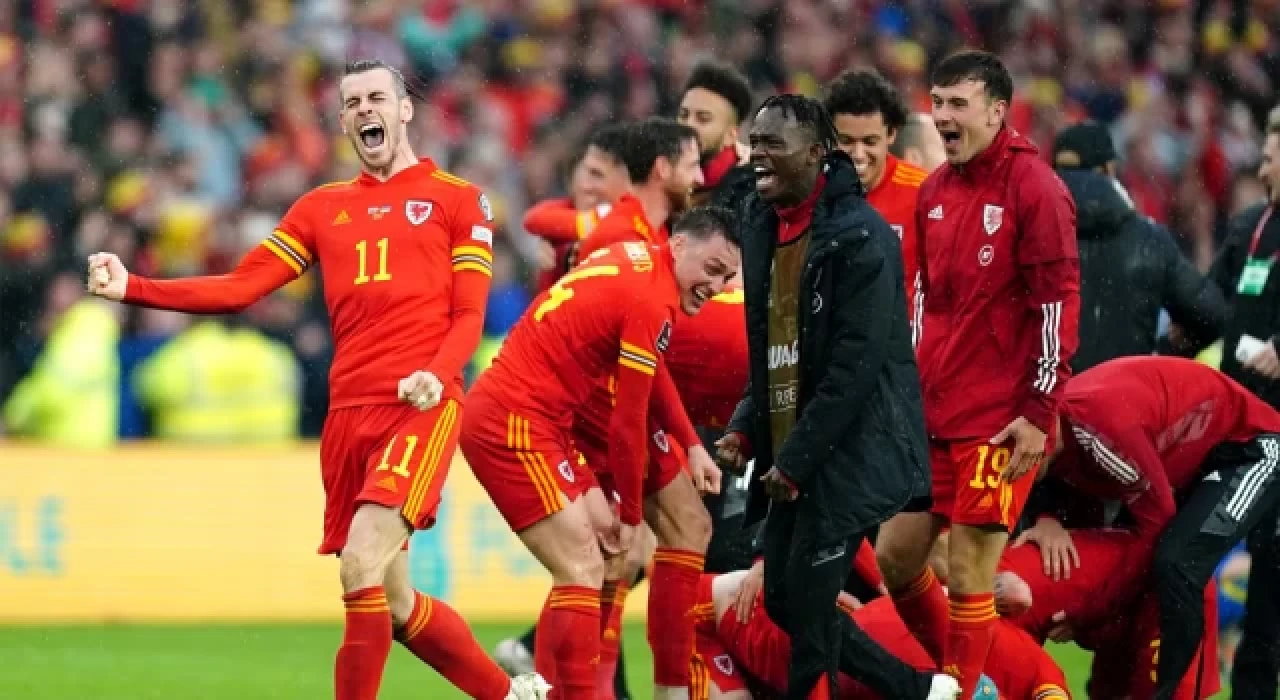 Ukrayna’yı eleyen Galler 64 yıl aradan sonra Dünya Kupası’nda