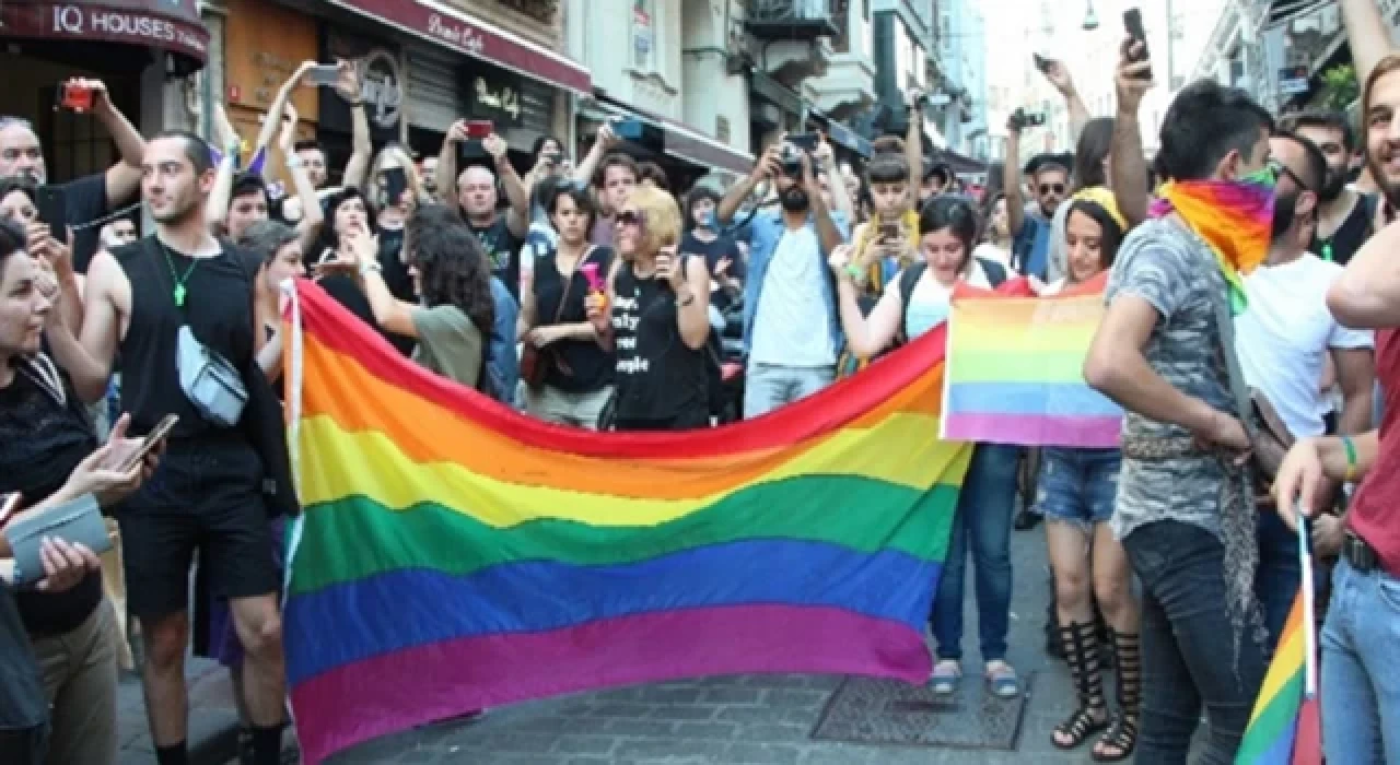 Ankara'da Onur Yürüyüşü'ne polis sert müdahalede bulundu