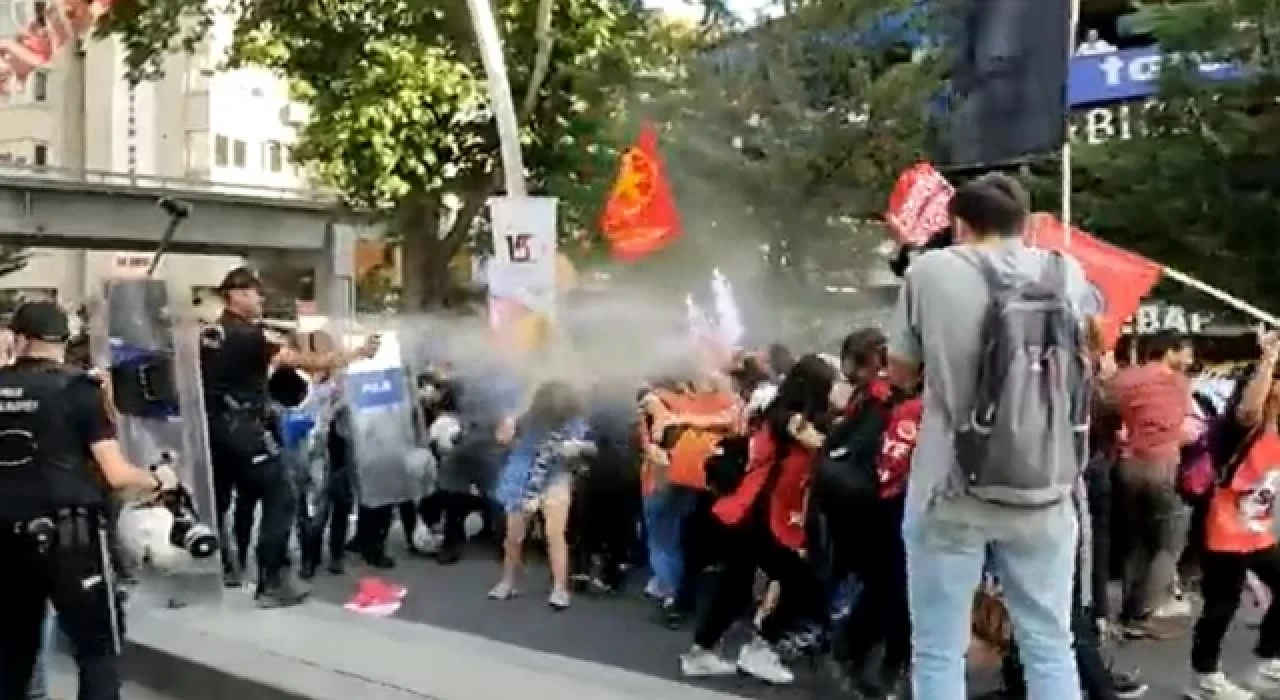 Ankara’da Suruç katliamında yitirilenleri anmak için toplananlara, polis müdahalede bulundu