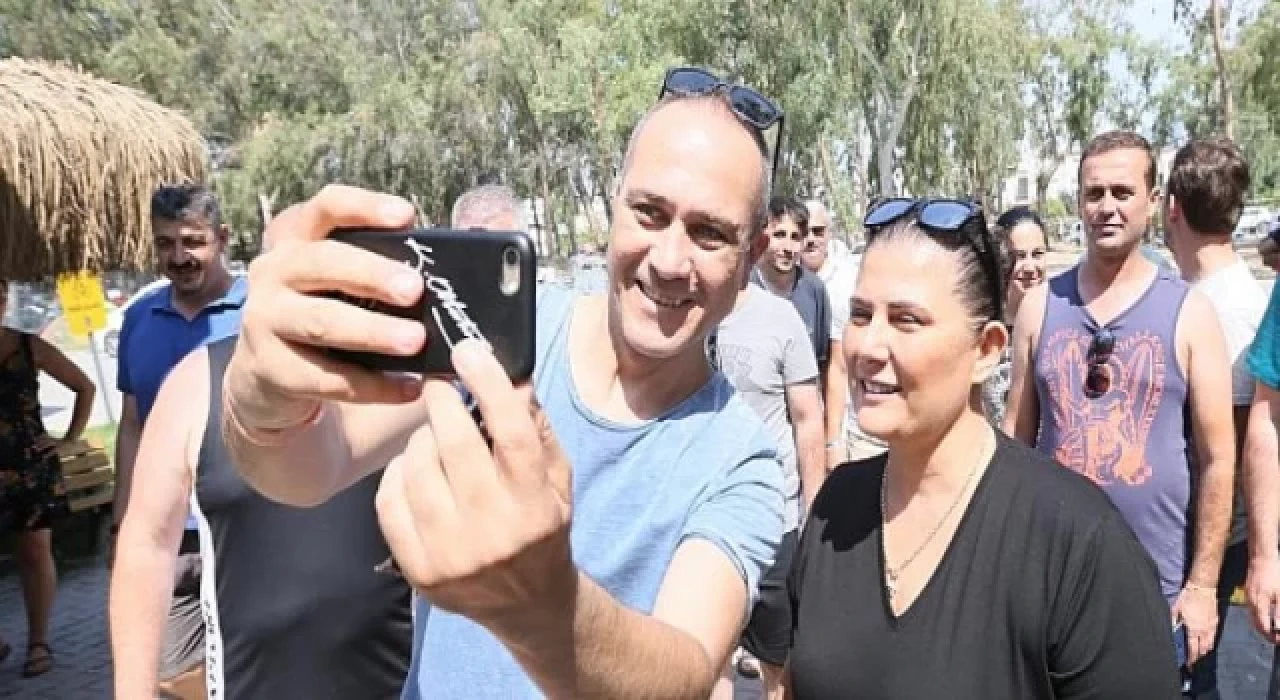 Başkan Çerçioğlu vatandaşlarla bayramlaştı