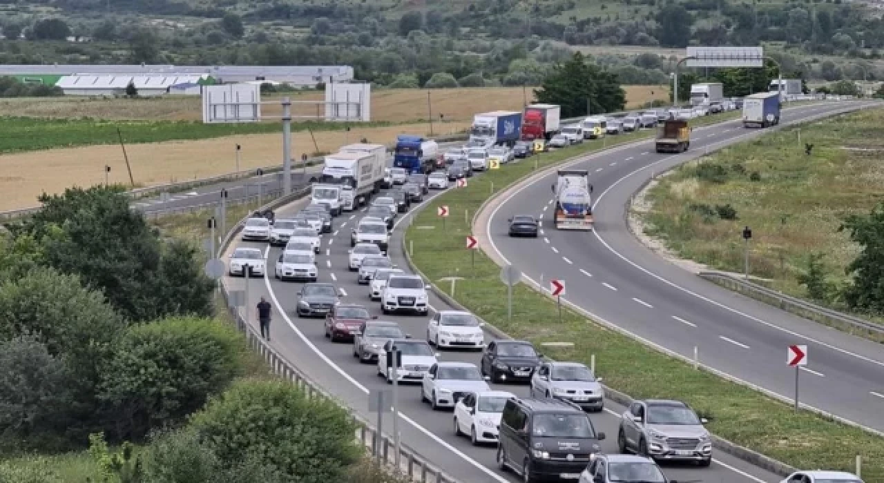 Bayram dönüşü başladı, 50 kilometrelik araç kuyruğu oluştu
