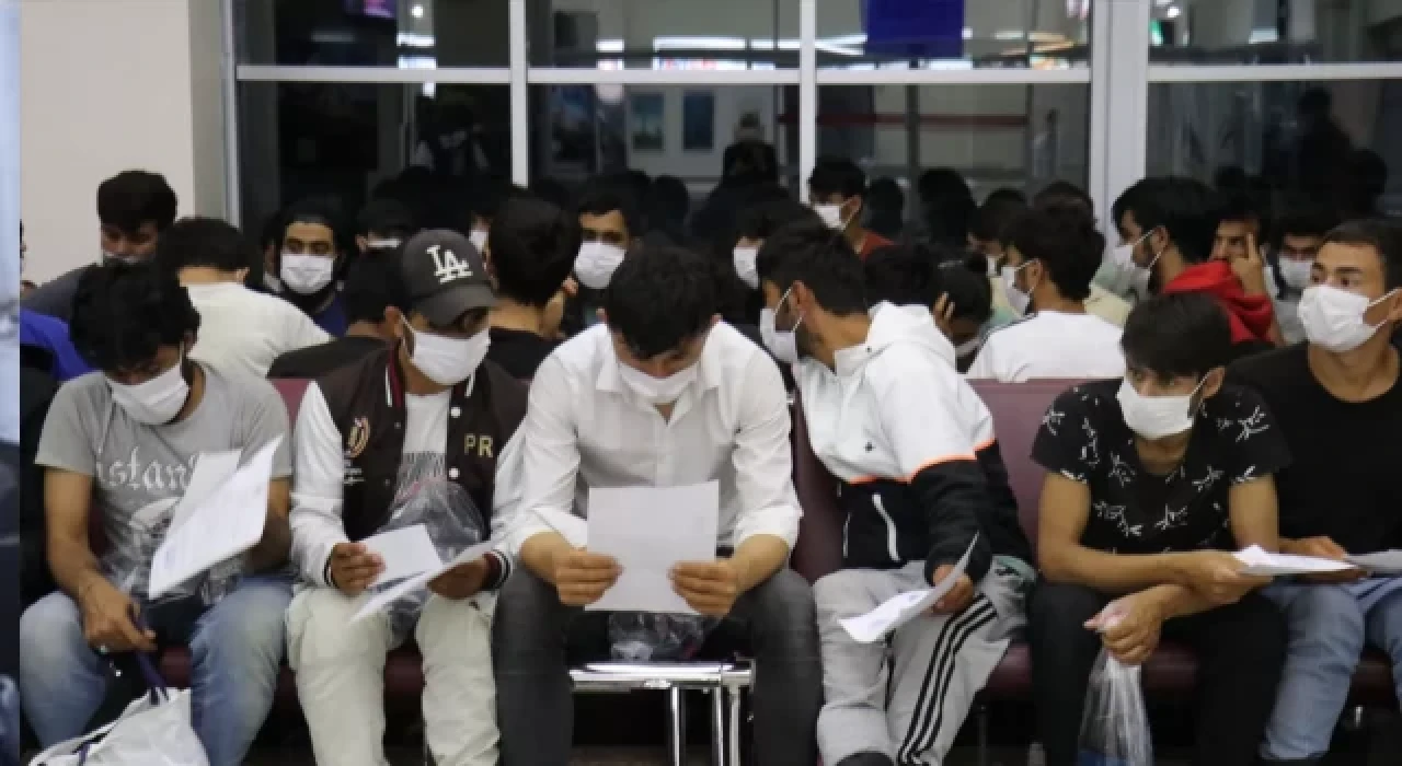 2022'de 54 binden fazla düzensiz göçmen sınır dışı edildi